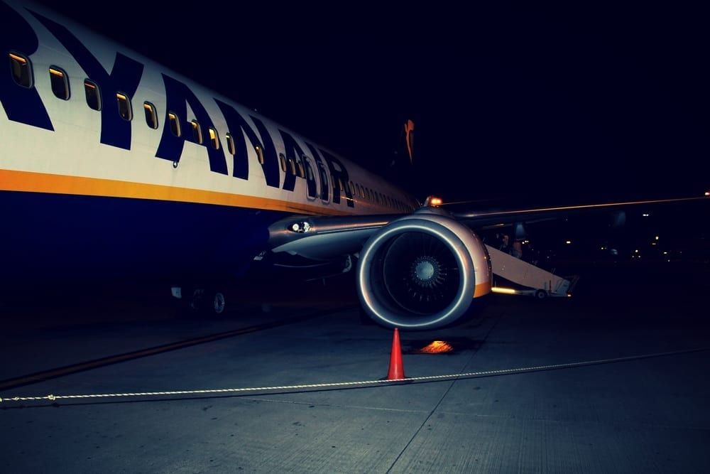 Пассажиры Ryanair застряли на ночь в Испании: все авиадиспетчеры ушли домой.
