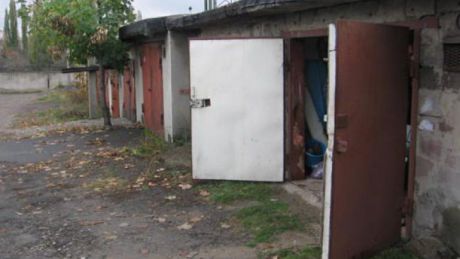 Обвиняемым - от 14 до 17 лет, поэтому на период  следствия их оставили на свободе.