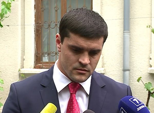 Constantin Țuțu și-a parcat bolidul pe două locuri de parcare.