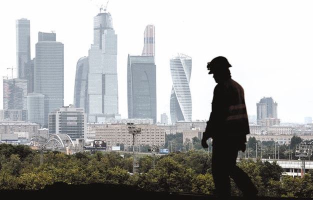 Rusia pare să se afunde tot mai mult în criza generată de prăbuşirea preţului petrolului şi regimul de sancţiuni economice dictat de Occident.