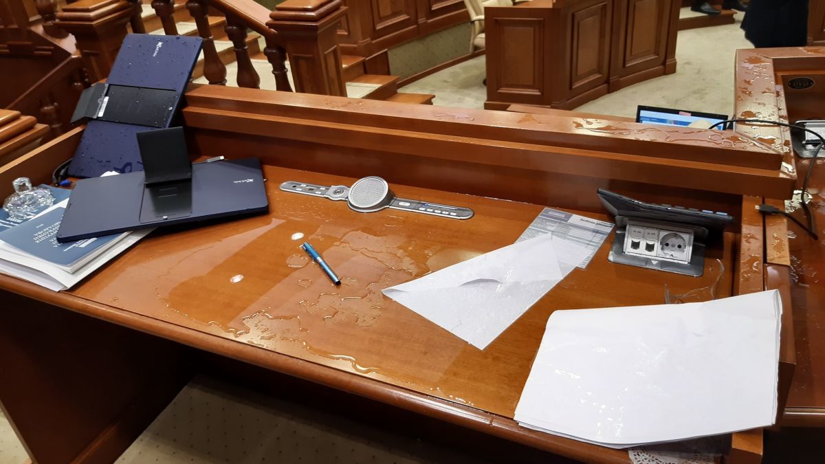 Ущерб от драки в парламенте составил 60 000 леев.