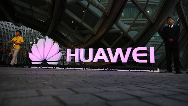 Трамп запретил правительству пользоваться любой техникой Huawei и ZTE. Фото: AP Photo