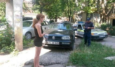 Vinovat de producerea accidentului se face şoferul automobilului, care nu ar fi cedat trecerea motocicletei. Foto: inp.md