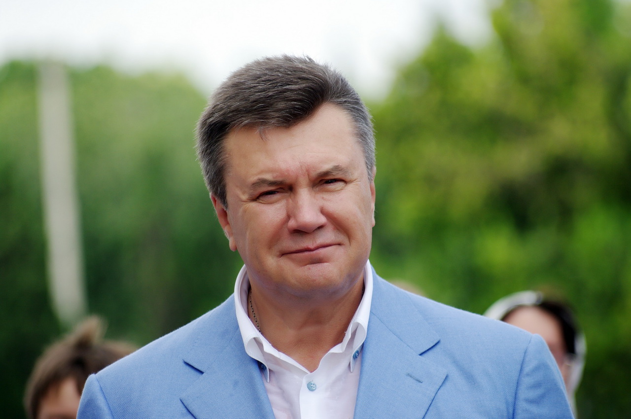 В Россию Янукович переправился морем с младшим сыном.