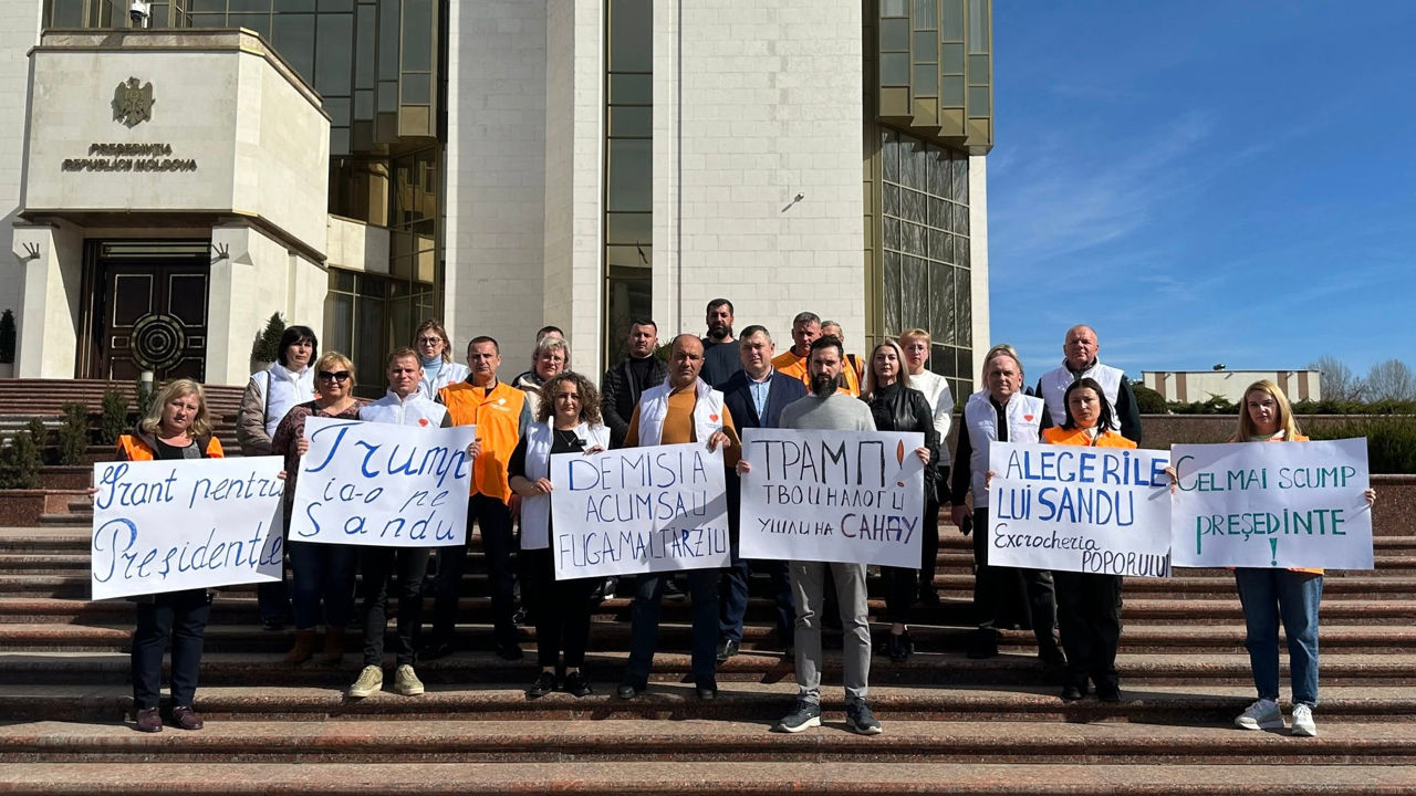 Партия Inima Moldovei провела протест у президентуры: требовали отставки Майи Санду.