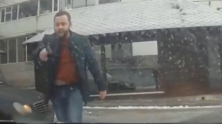 Răfuială ca în filmele de acţiune pe străzile Capitalei. 