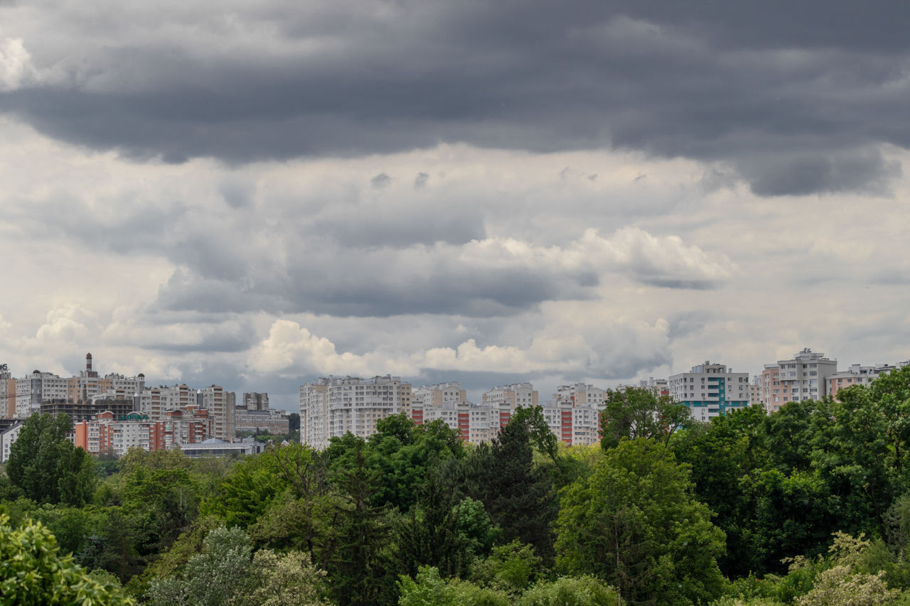 Ливни с грозами вновь ожидают жителей Молдовы в четверг. Фото Point.md.