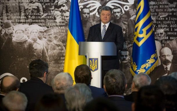 Президент считает, что в Украине многие путают демократию и махновщину.