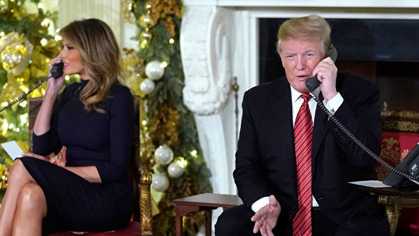 В Рождество Трамп и первая леди Меланья поработали операторами на горячей линии.