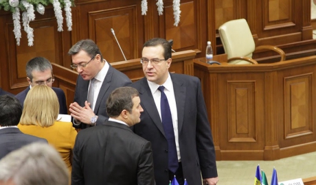 Нантой считает, что переговоры по формированию нового правительства затягиваются из-за меркантильных интересов партий, участвующих в переговорах.
