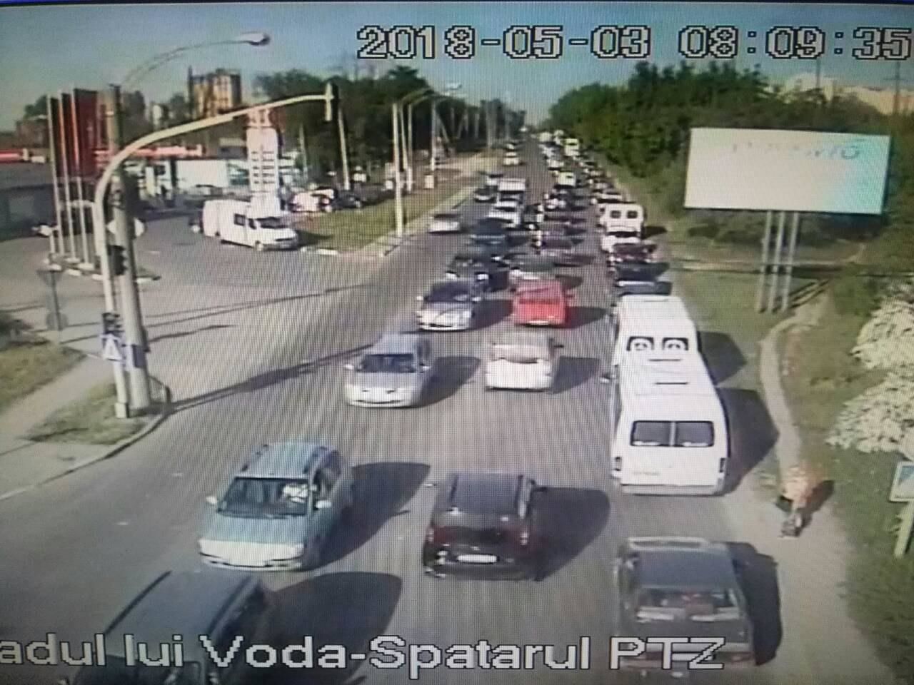 НИП призывает водителей избегать движения по улицам с пробками.
