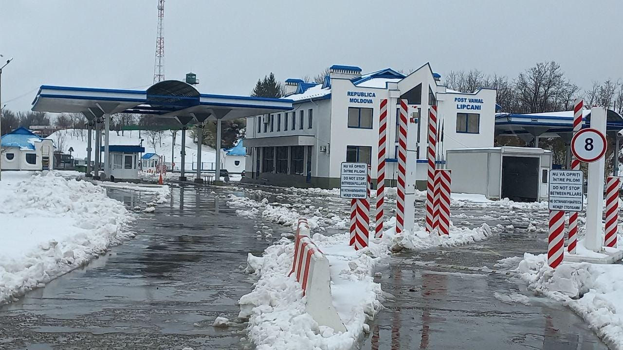 Возобновилось движение на КПП "Скулены".