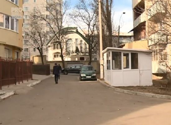 Bodyguarzii lui Dodon pun pe jar hotii din zona. 