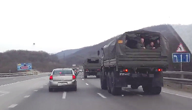 Передвижение по территории Крыма российской военной техники сняли на видео.