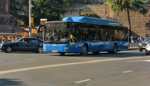 Грузия запустит общественный транспорт и откроет торговые центры.