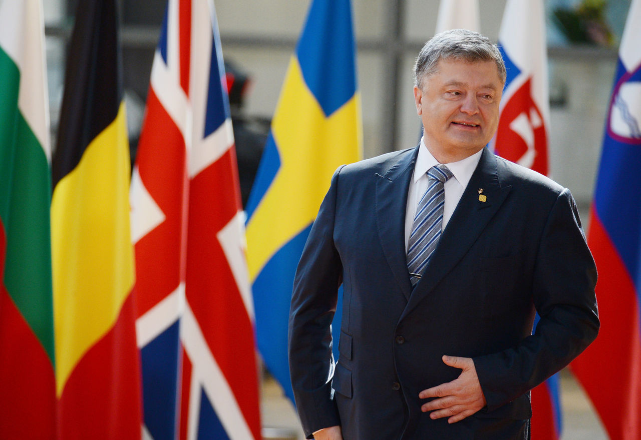 Порошенко попросил у Конгресса США оружие и больше денег.