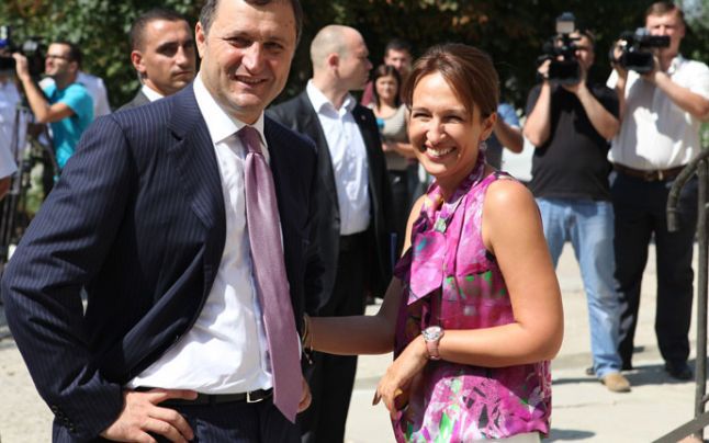 Vlad Filat s-ar fi împăcat cu fosta sa soţie, Nadejda Roşca, alias Sanda Filat.