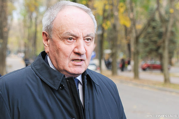„Plec cu inima împăcată. Am acţionat întotdeauna cu determinare în interesul cetăţenilor, am slujit poporului, nu partidului, nu dogmei”.