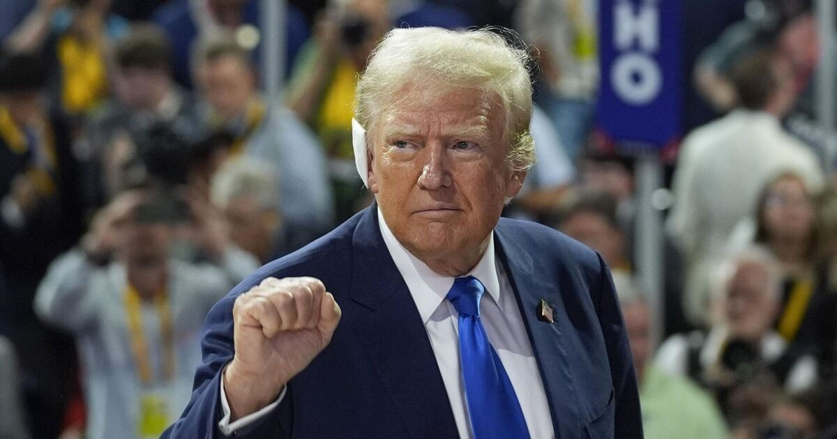 Трамп официально баллотируется от республиканцев. 