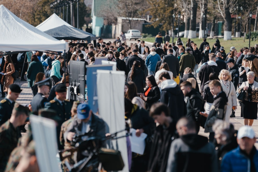 Peste 5.200 de absolvenți de liceu au participat la târgurile universităților în cadrul campaniei „Învață în Moldova”.