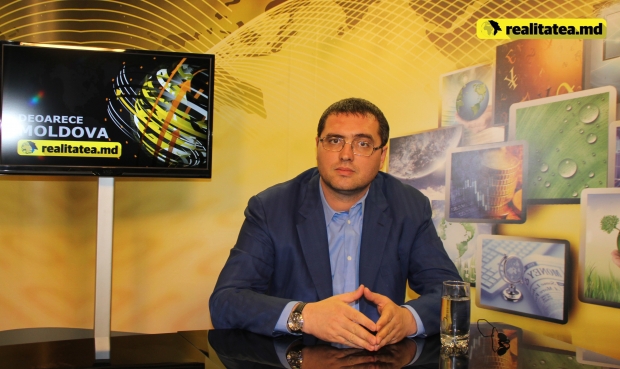 Политик утверждает, что провел встречу с женами двух полицейских, которые подробно рассказали ему об этой ситуации.