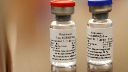 Вторую российскую вакцину от COVID-19 ввели первым добровольцам. Фото: bbc.com.