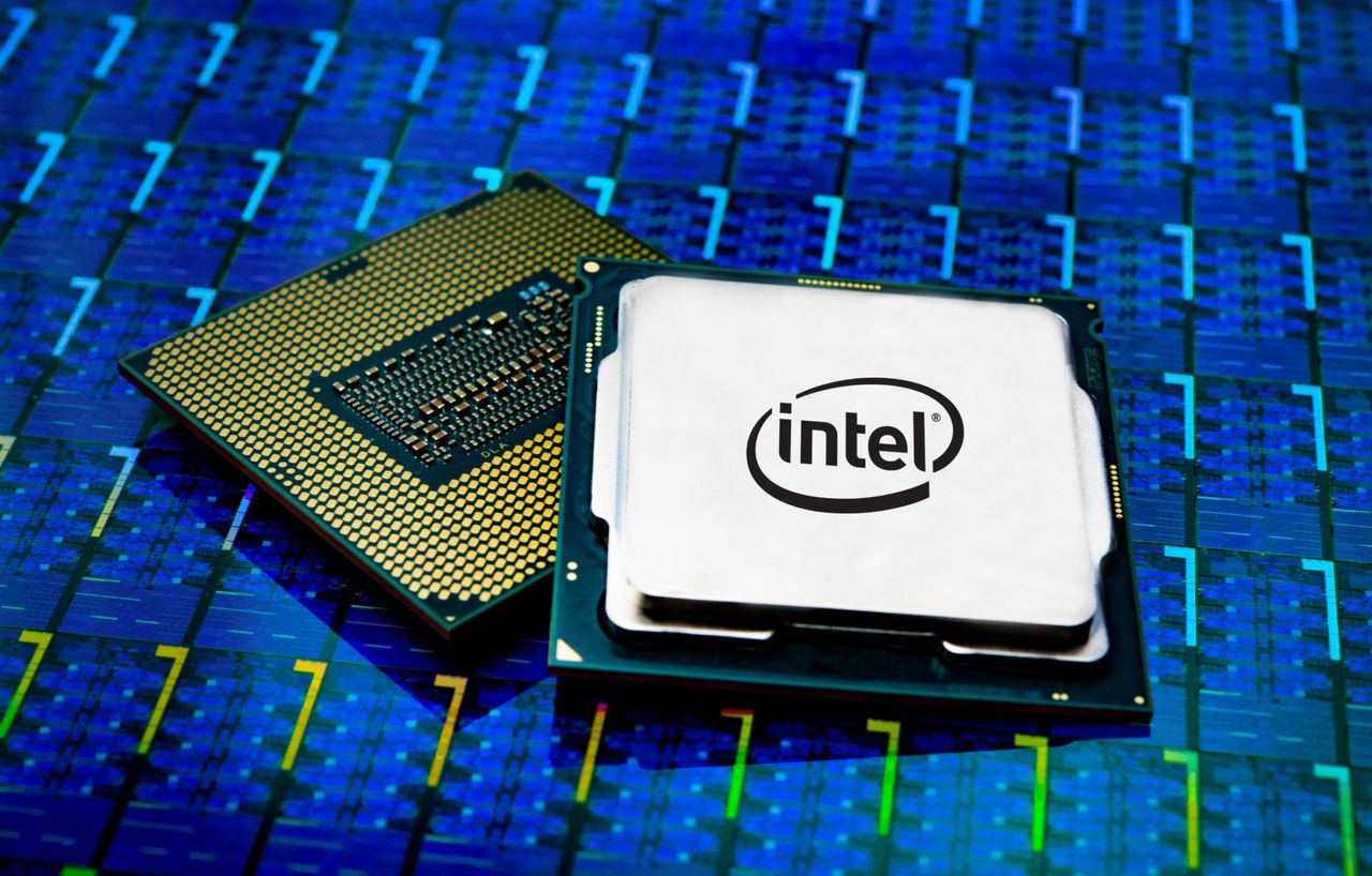 Intel продает свои процессоры с большими скидками.