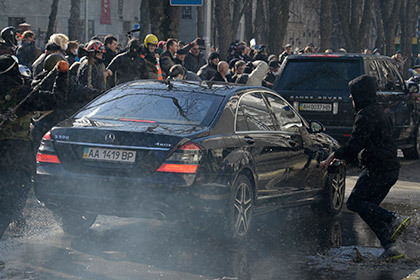 Демонстранты в Киеве. Фото: Reuters
