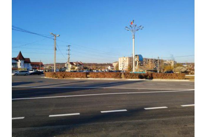 В Хынчешть отремонтированы три улицы в рамках программы "Хорошие дороги для Молдовы".