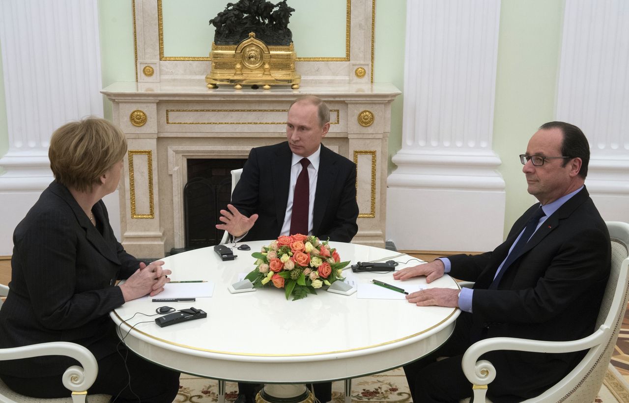 Основными темами встреч Владимира Путина, Франсуа Олланда и Ангелы Меркель станет ситуация на Украине.