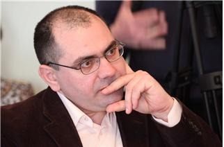 Alexandru Petkov a declarat că există o înregistrare video, care surprinde faptul transmiterii unei genți cu bani de către liderul PLDM Vlad Filat către Igor Dodon, în calitate de mită.