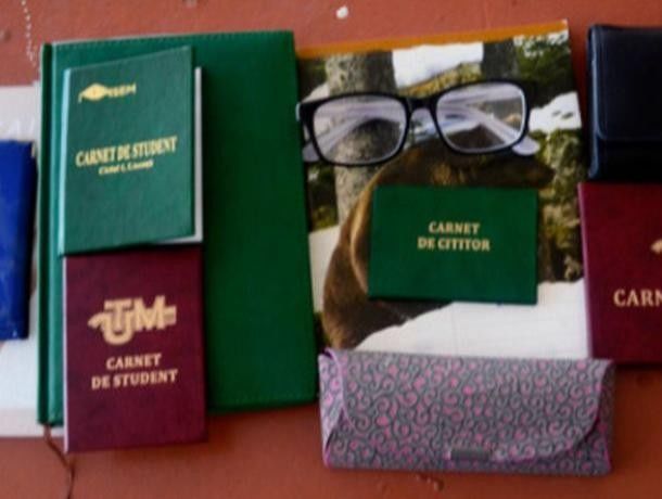 Учебные заведения Молдовы начинают отказываться от зачеток и дневников.