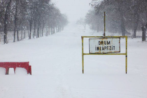 Actualmente, circulaţia rutieră pe drumurile naţionale este satisfăcătoare cu excepţia unor sectoare, care sunt întroienite.