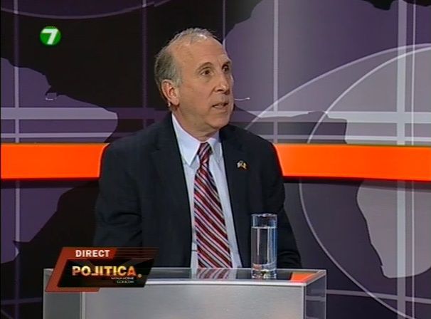 Петтит не исключает, что парламентское большинство могло быть сформировано с применением шантажа.