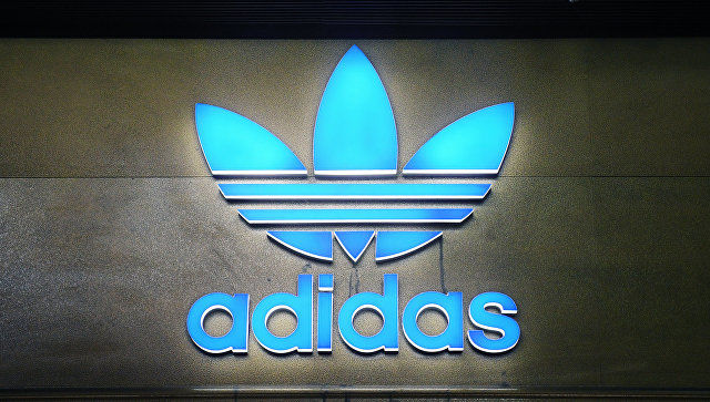 На Украине пригрозили Adidas уголовной ответственностью за символику СССР.