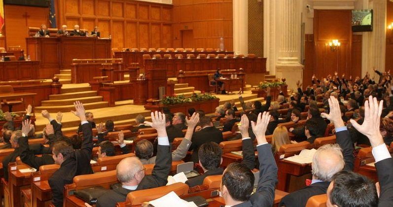 Румынские депутаты призвали всех недовольных зарплатами в госсекторе уйти в частный бизнес.