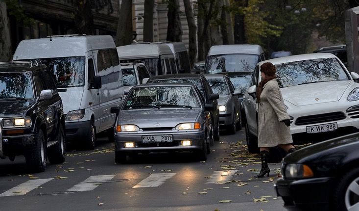 Trei şoferi din localitatea Stăuceni s-au trezit peste noapte cu plăcuţele de înmatriculare furate. Фото: timpul.md