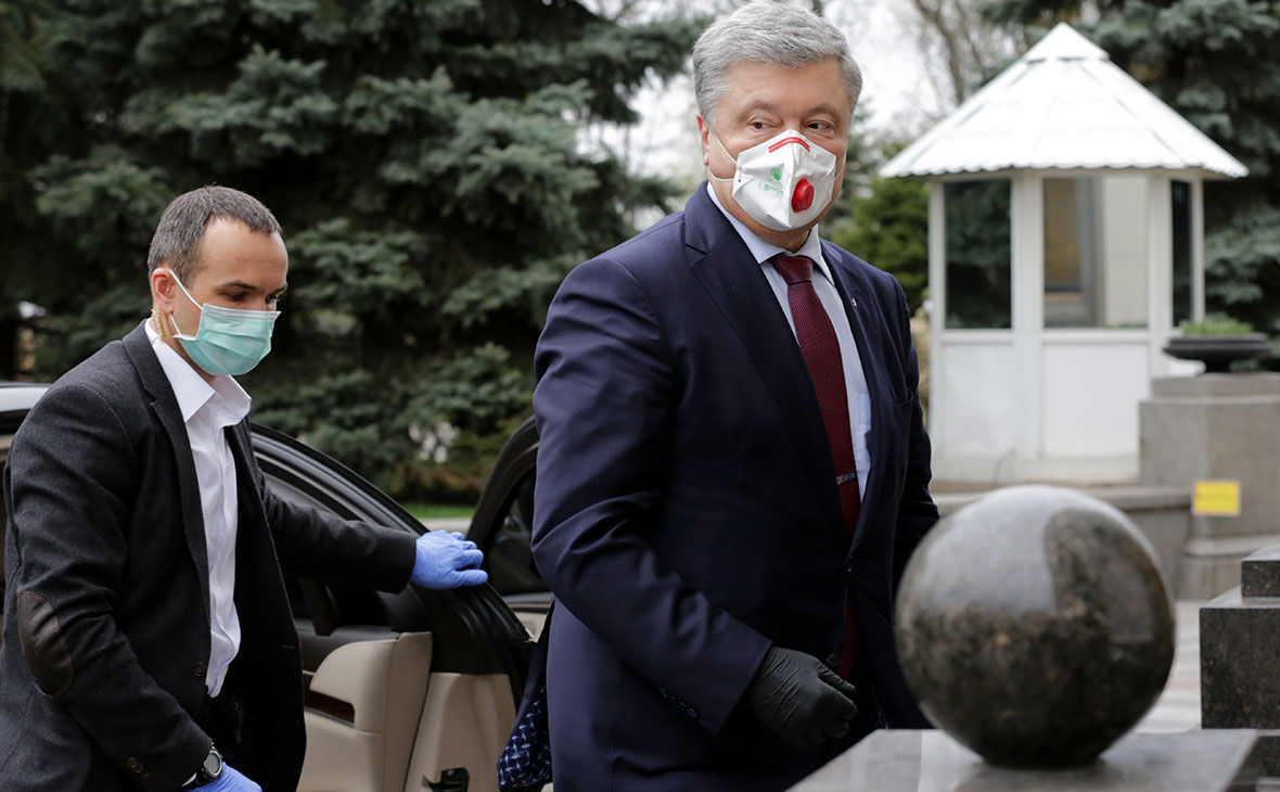 Допрос Порошенко по апелляции Януковича длился около трех часов.