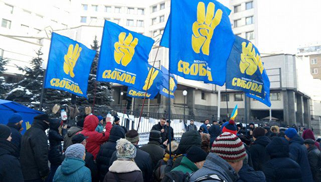 Националисты устроили митинг у здания Конституционного суда в Киеве.