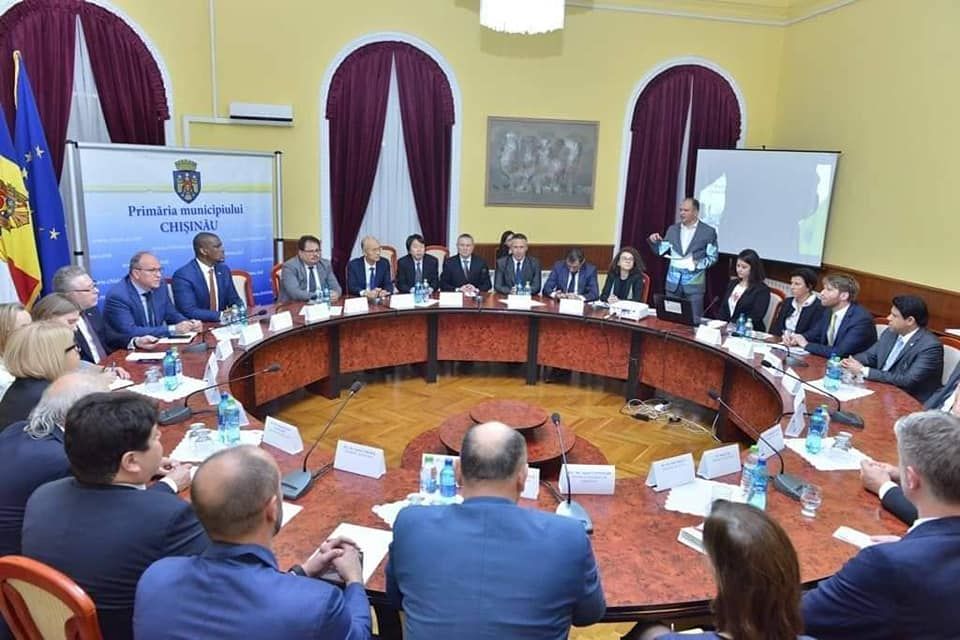Чебан рассказал послам о своих приоритетах на посту мэра Кишинева.