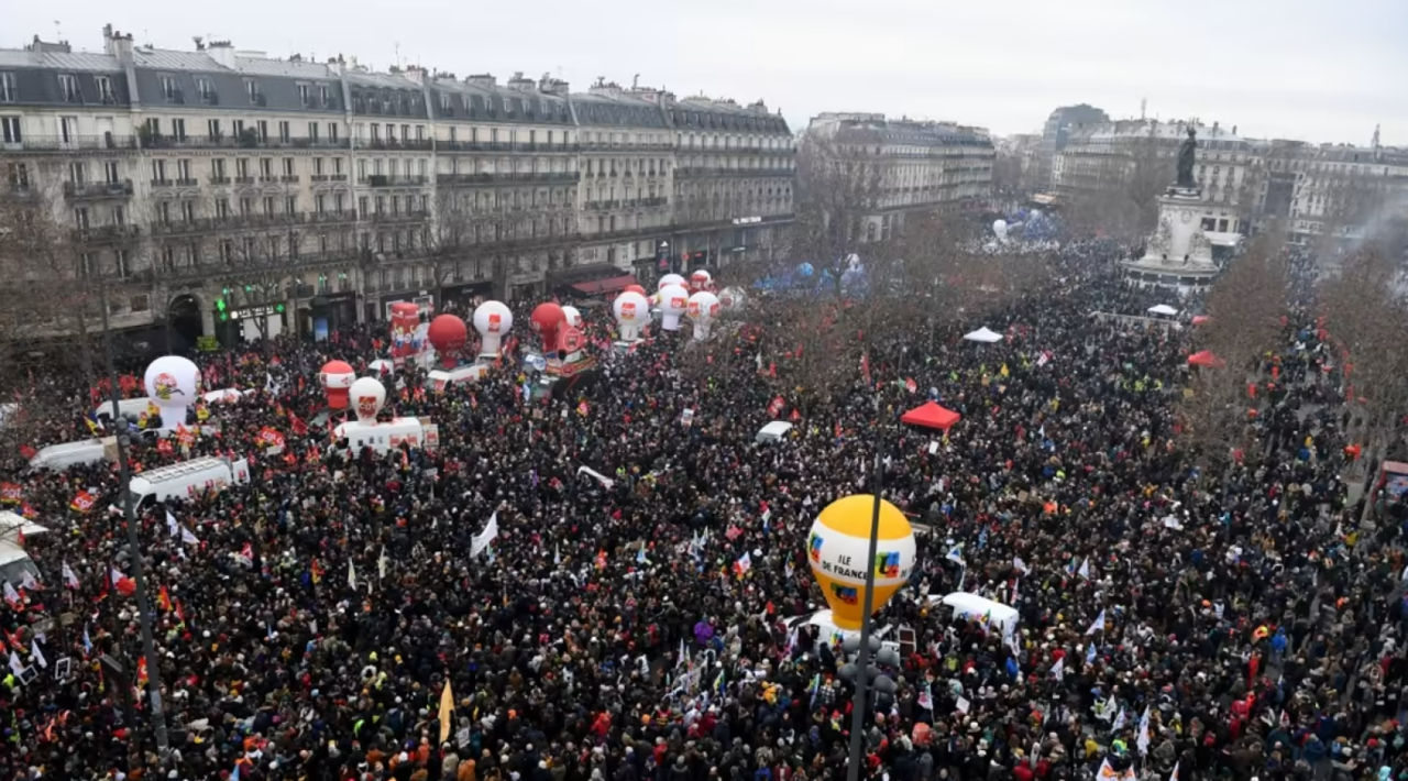 Во Франции растут протесты против пенсионной реформы