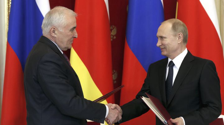 Rusia a încheiat un "Tratat de Alianță și Integrare" cu regiunea separatistă georgiană Osetia de Sud.