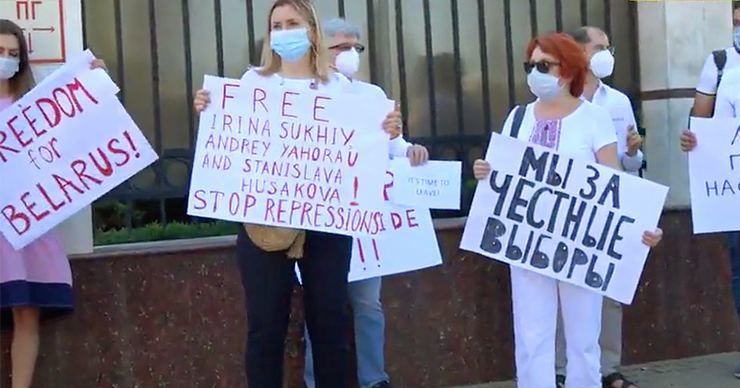 У посольства Белоруссии прошла акция в поддержку протестующих.