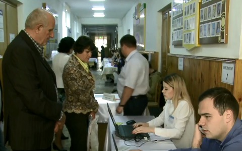 Самая низкая явка была в пригородах и составила в среднем немногим больше 30%. 