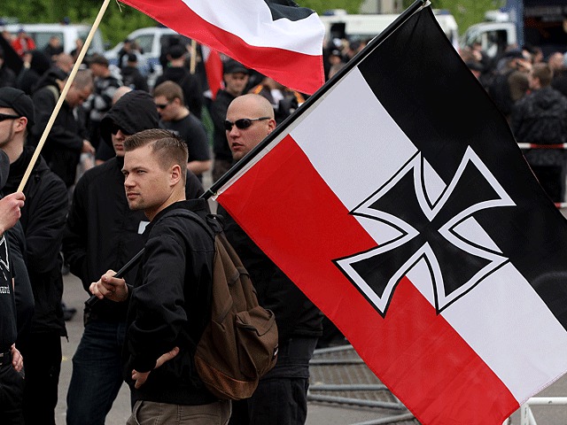 В Германии раскрыта банда неонацистов, готовящих нападения на беженцев.