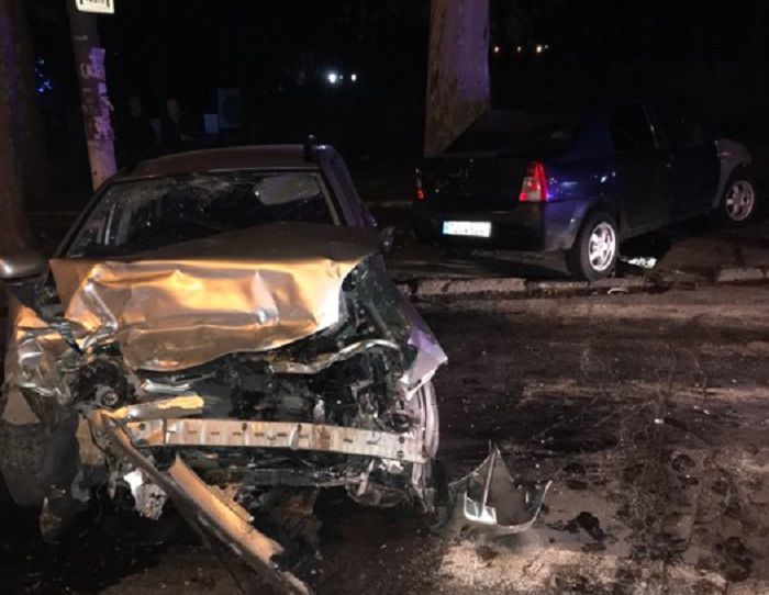 В обоих автомобилях были только водители.