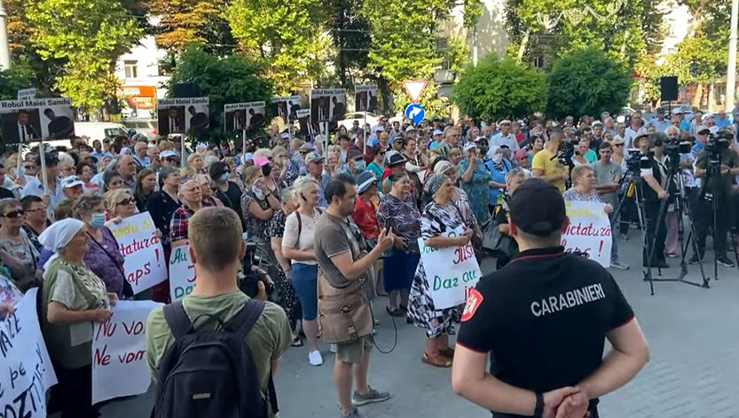 Сторонники партии "Шор" протестуют у Генпрокуратуры: Марина, мы с тобой.