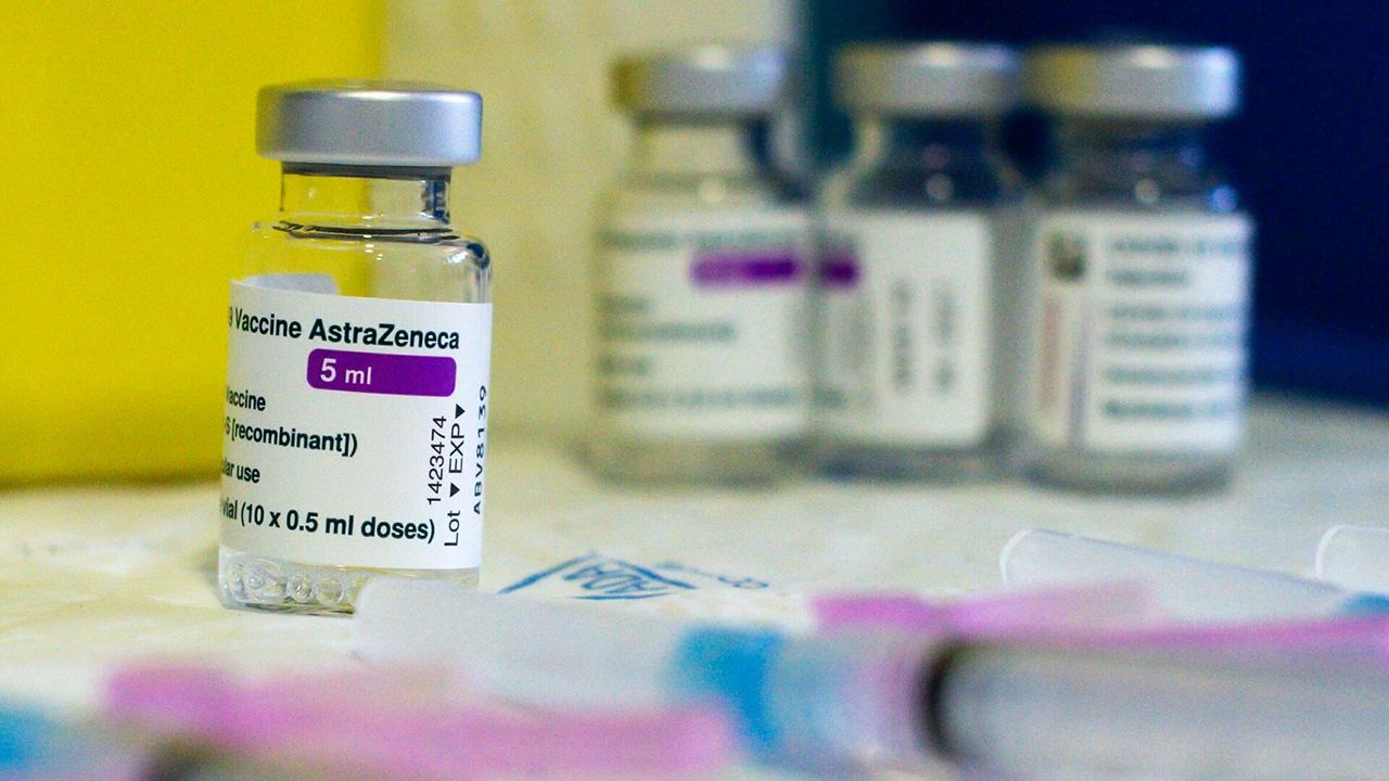 В Украине утилизируют 400 тысяч доз просроченной вакцины AstraZeneca.