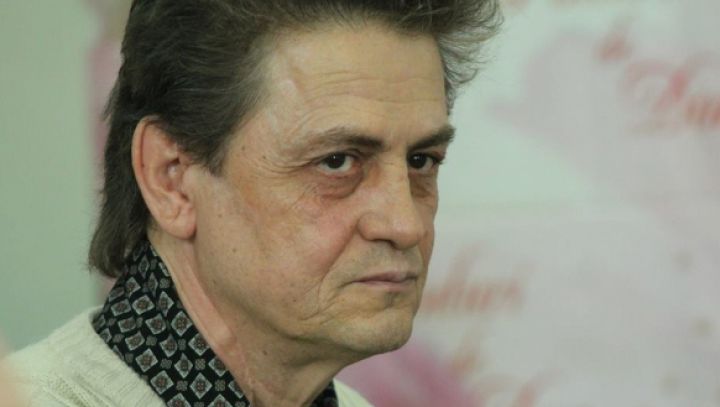 Актер пожаловался, что живет на улице и нуждается в деньгах.
