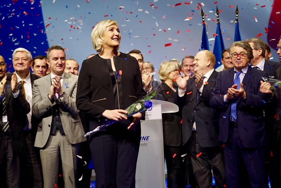 Liderul Frontului National francez, extremista Marine Le Pen, este cotat cu prima sansa doar in primul tur al alegerilor prezidentiale.